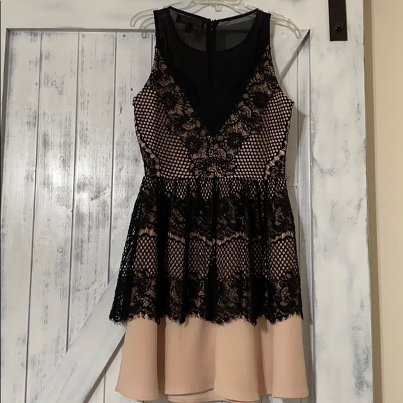 Dress - Picture 3 of 3